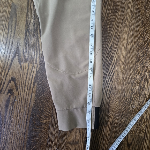 Under Armour Women’s Performance Joggers — Size M • Quick-Dry • Beige - Picture 7 of 7